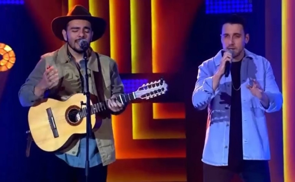 Neto e Felipe no The Voice Brasil 2022. (Foto: Reprodução/ TV Globo)